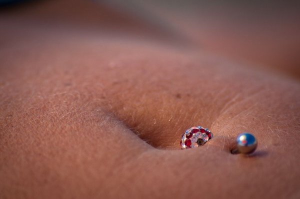 Piercing nombril : comment l’adopter avec élégance ?