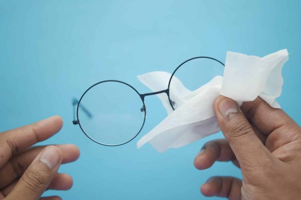 L’élégance à travers le verre : Les meilleures montures pour homme