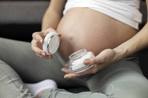 Crème de grossesse : Quelle est son utilité pour une femme enceinte ?