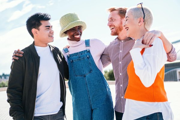 Les pantalons sarouel homme : en quoi sortent-ils du lot ?