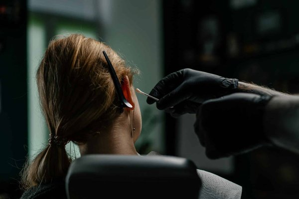 Bien choisir son piercing à l'oreille selon son style